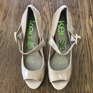 Kensie Girl Patent Leather Peep Toe Heels. 8.